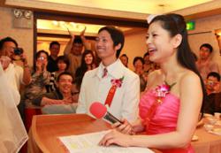 Bestselling Author, Divorce Expert Hellen Chen hosting a marriage ceremony